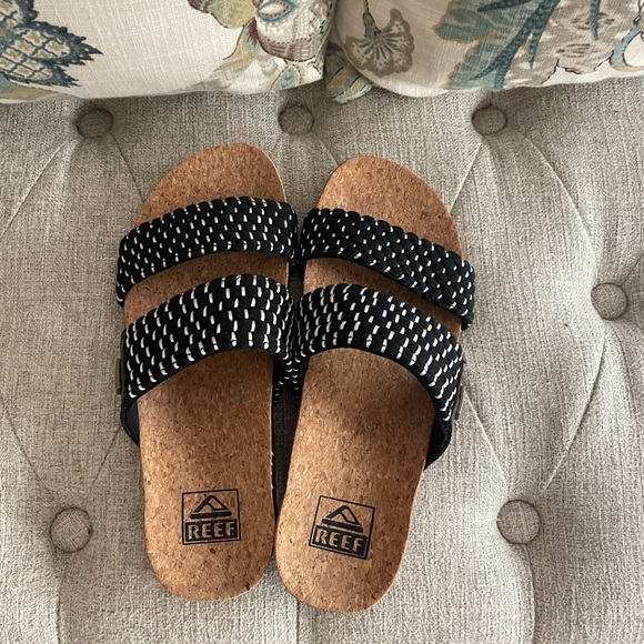 Reef Black and White Women's Sandals - Picture 2 of 4